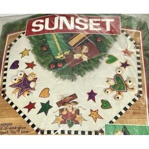 1997 Sunset Cotton Paws Tree Skirt Kit Cats & Dog Cynthia Rose Stitch & Glue Set